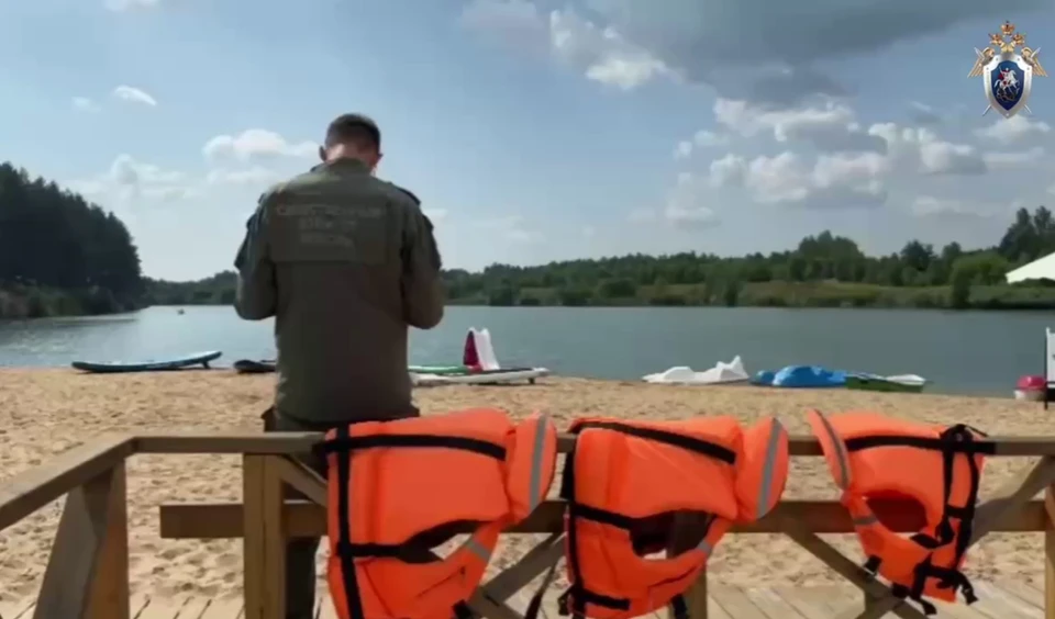 СК и прокуратура расследуют гибель подростка в пруду в Нижегородской области.
