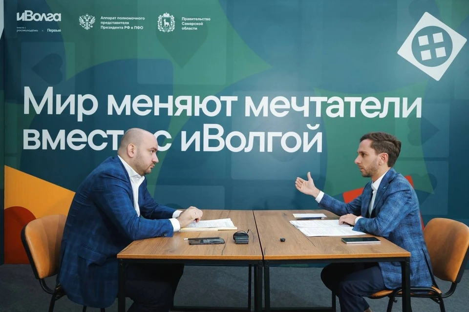 Вячеслав Федорищев встретился с Максимом Древалем. Фото: пресс-служба правительства Самарской области