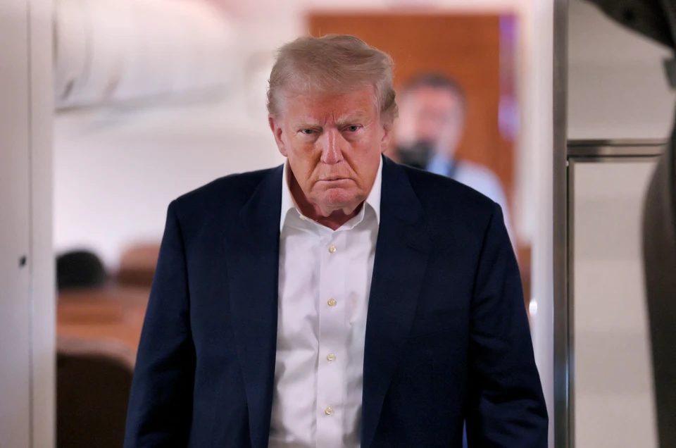 Трамп сурово пообещал уже через 10-12 дней ввести стопроцентные пошлины на товары тех стран, которые покупают российскую нефть.