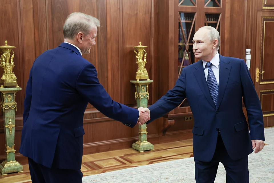 Президент, председатель правления ПАО "Сбербанк" Герман Греф и президент РФ Владимир Путин во время встречи в Кремле. Фото: Михаил Метцель/пресс-служба президента РФ/ТАСС