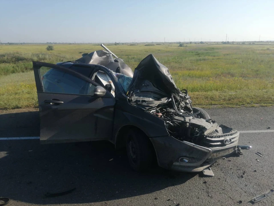 Второго пассажира с травмами различной степени тяжести доставили в больницу.