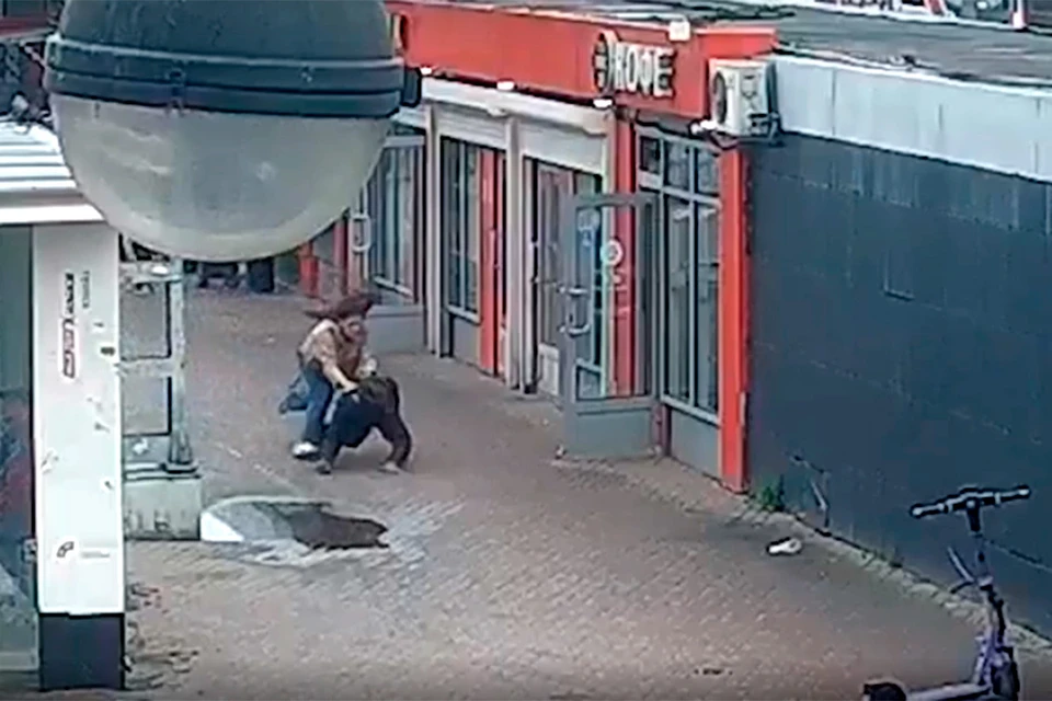 В подмосковных Химках сотрудники полиции поймали 38-летнего уроженца одной из республик ближнего зарубежья, который был замечен в грабеже. Фото: ГУ МВД
