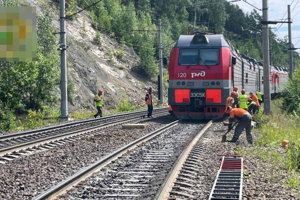 В Иркутской области на перегоне Ангасолка-Слюдянка локомотив сошел с рельс. Фото: Восточно-Сибирская транспортная прокуратура