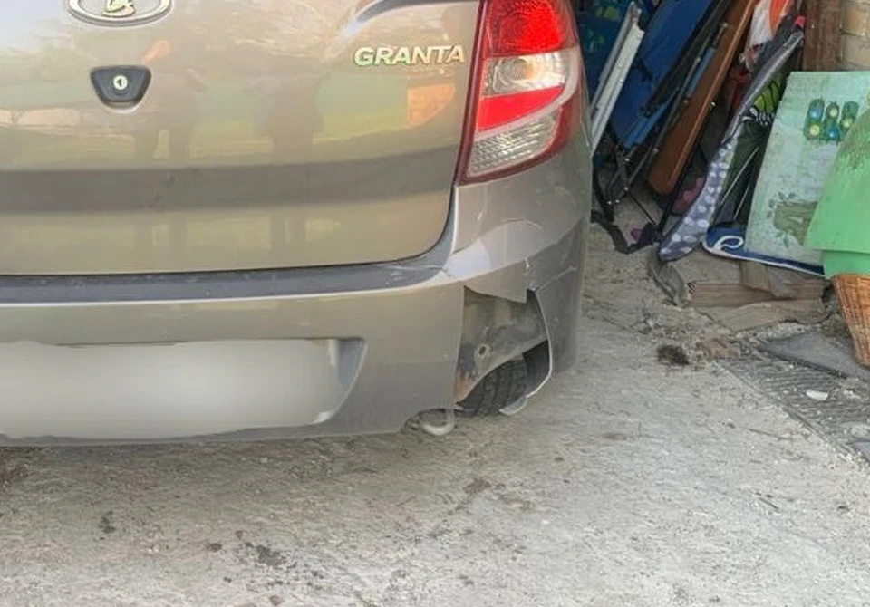 В селе Борки Валуйского округа повреждены частный дом, легковой автомобиль и социальный объект.