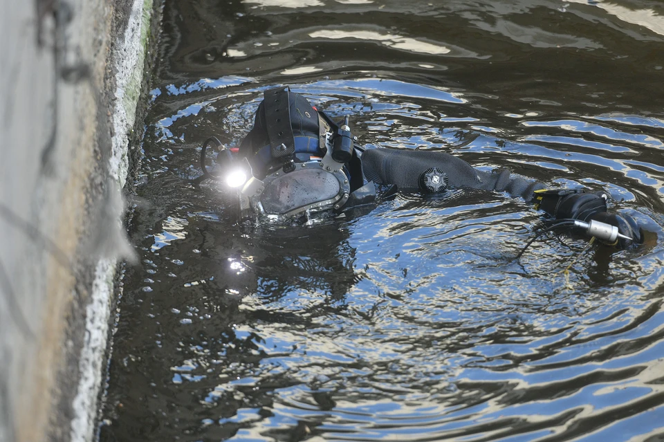Утонувшего подростка нашли водолазы