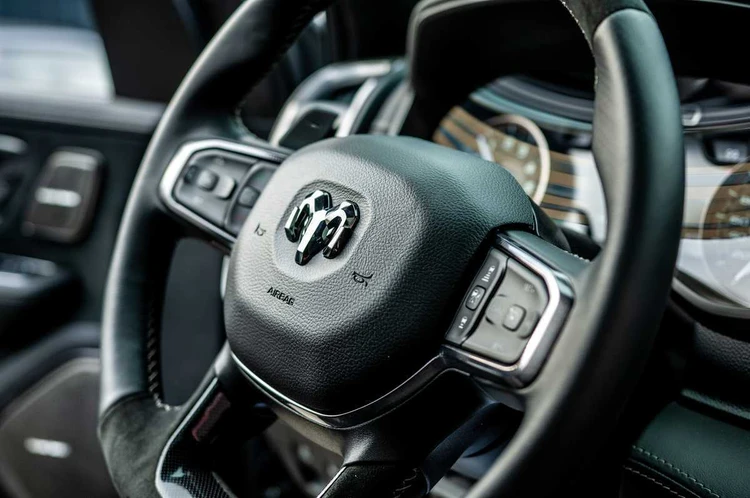 720 «лошадей» и премиальное оснащение: в РФ продают самый мощный Dodge Durango