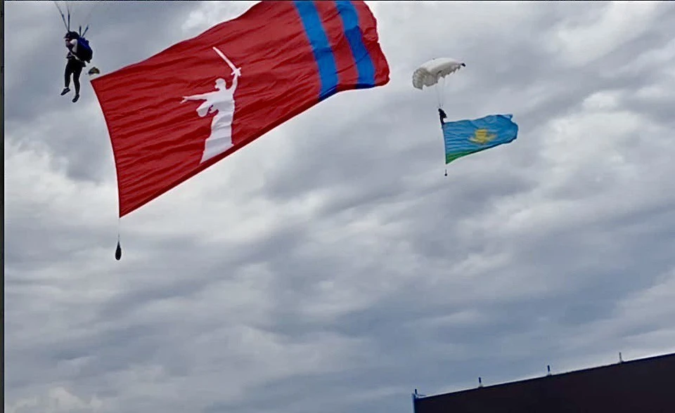 Красивое шоу устроили в авиаклубе "Юный Ястреб". Фото: кадр с видео фонда "Защитники Отечества"