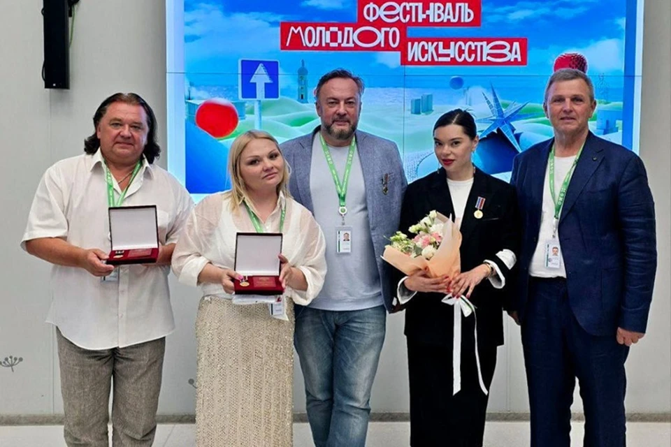 Работников культуры ДНР наградили медалью Александра Твардовского Минкультуры РФ. Фото: ТГ/Желтяков