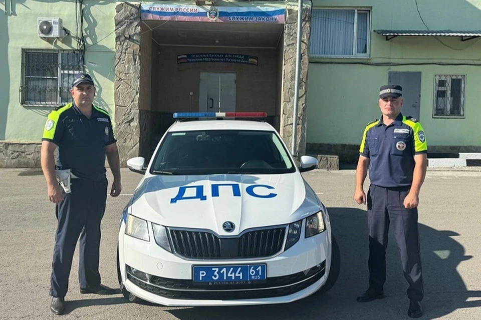 Помощь оказали полицейские Ибрагим Вахаев и Эдуард Копытов. Фото: управление Госавтоинспекции России по Ростовской области