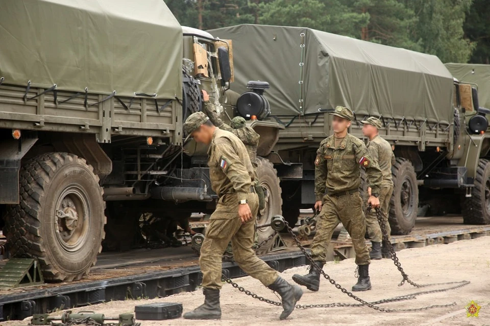 Прибыл первый военный эшелон из России для участия в учениях «Запад-2025». Фото: Павел Суринов | «Ваяр».