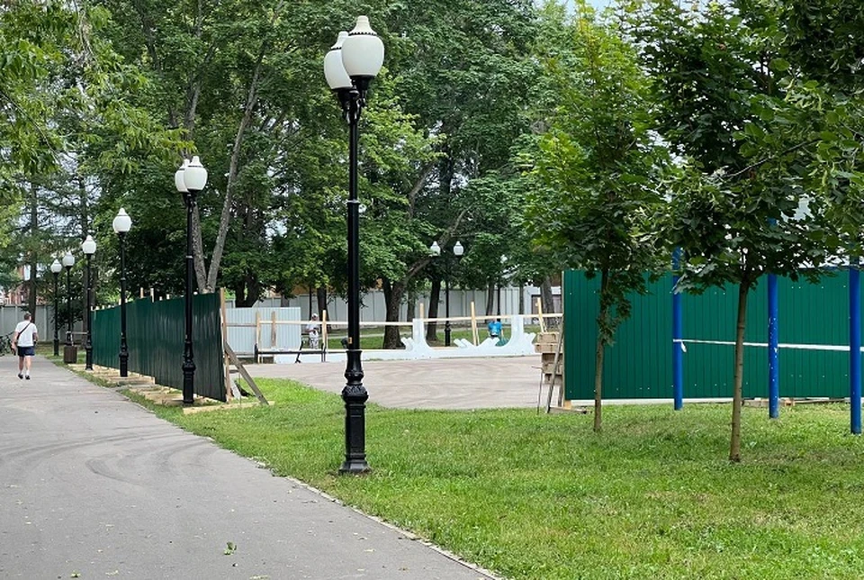 В Рыбинске начали устанавливать колесо обозрения.