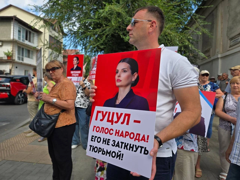 В Кишиневе у здания пенитенциара №13 второй день проходит акция поддержки Башкана Гагаузии Евгении Гуцул и представителя блока «Победа» Светланы Попан