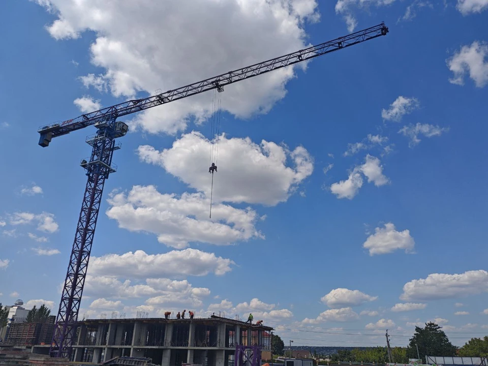 Жилой комплекс строят в центре Луганска