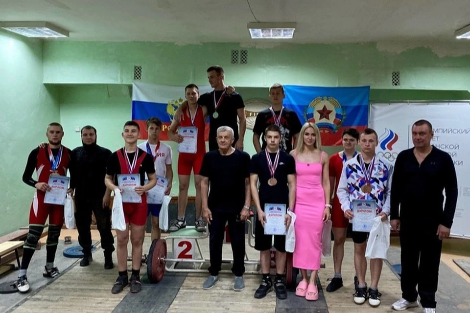 Воспитанники «Спортивной школы олимпийского резерва по тяжелой атлетике». Фото: Минспорт ЛНР