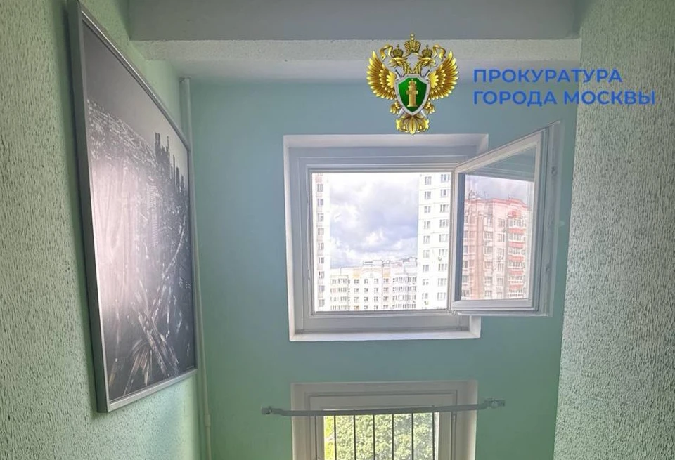 В Москве ребенок выпал из окна