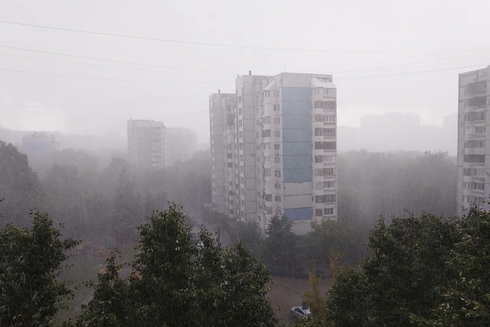 Ливень накрыл город после обеда