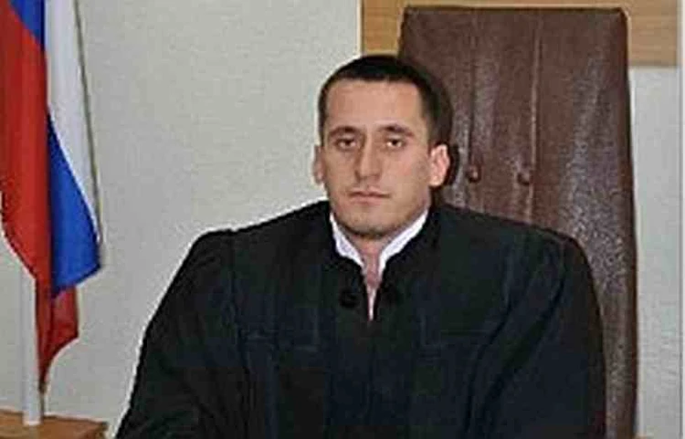 В Волгоградской области федерального судью застрелили на улице у здания суда