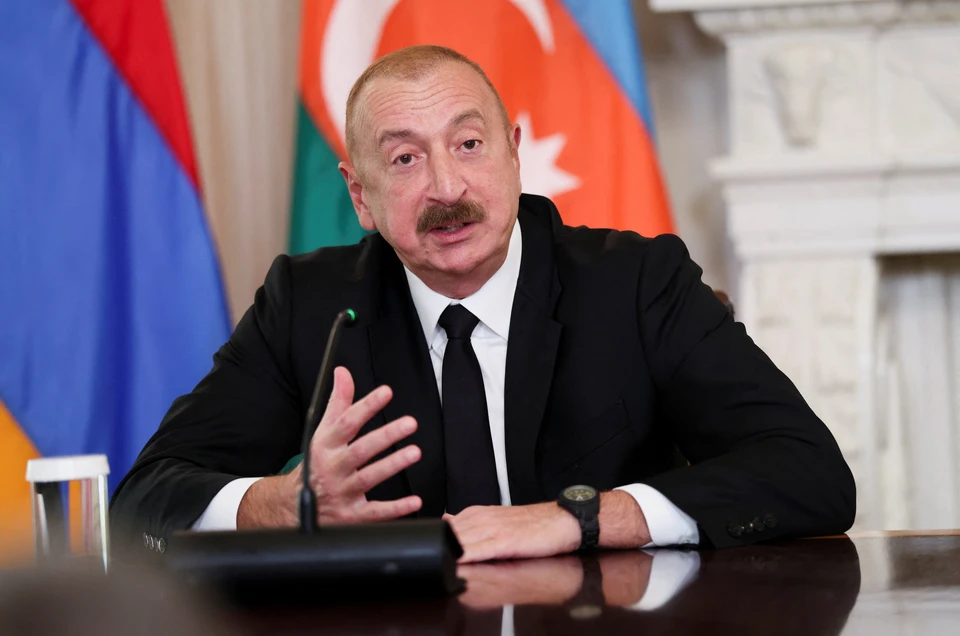 Алиев заявил, что Баку не считает крушение самолета AZAL как умышленную атаку