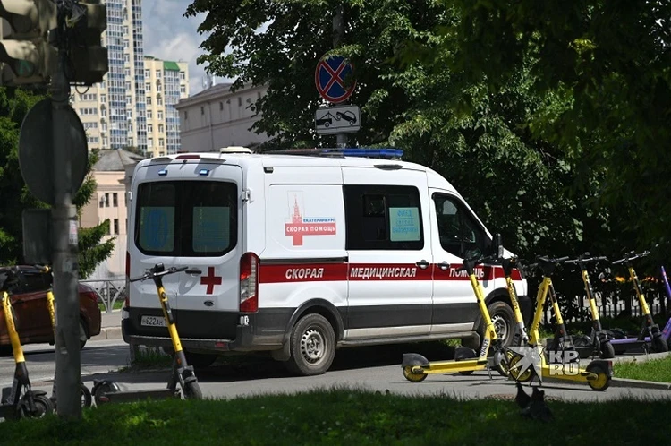 В Екатеринбурге ревнивец на глазах у прохожих бросился с ножом на соперника