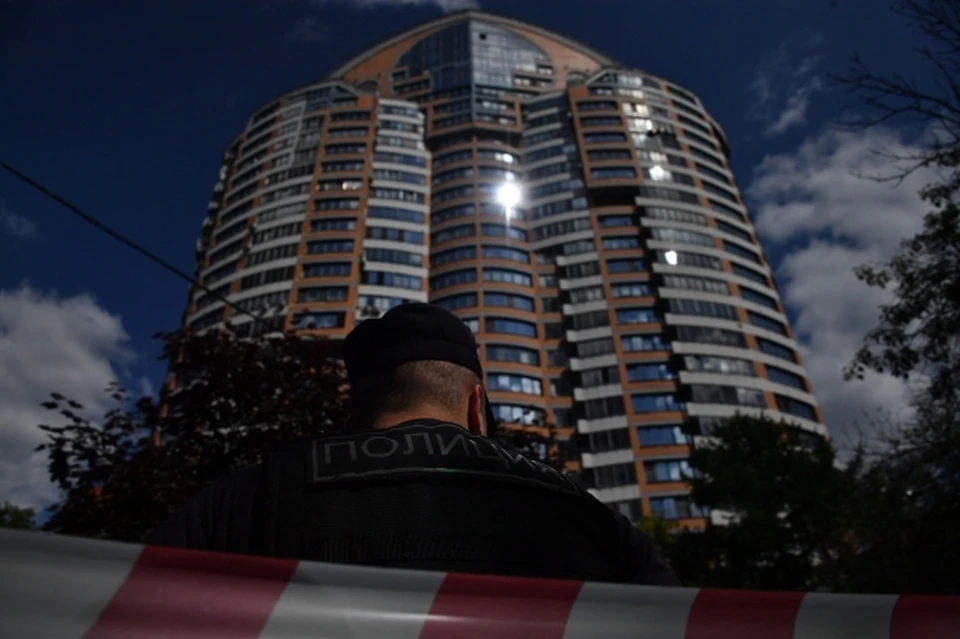 Тело мужчины обнаружили на детской площадке в Новосибирске