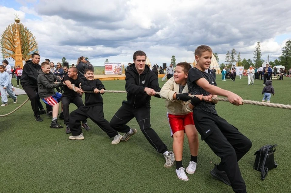 Спортивный праздник собрал сотни участников в парке «Амикан». Фото: телеграм-канал администрации Нерюнгринского района