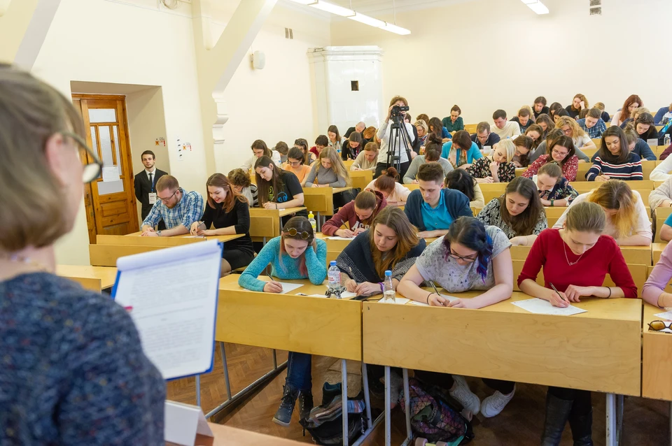 На одно бюджетное место претендовало в среднем пять человек.