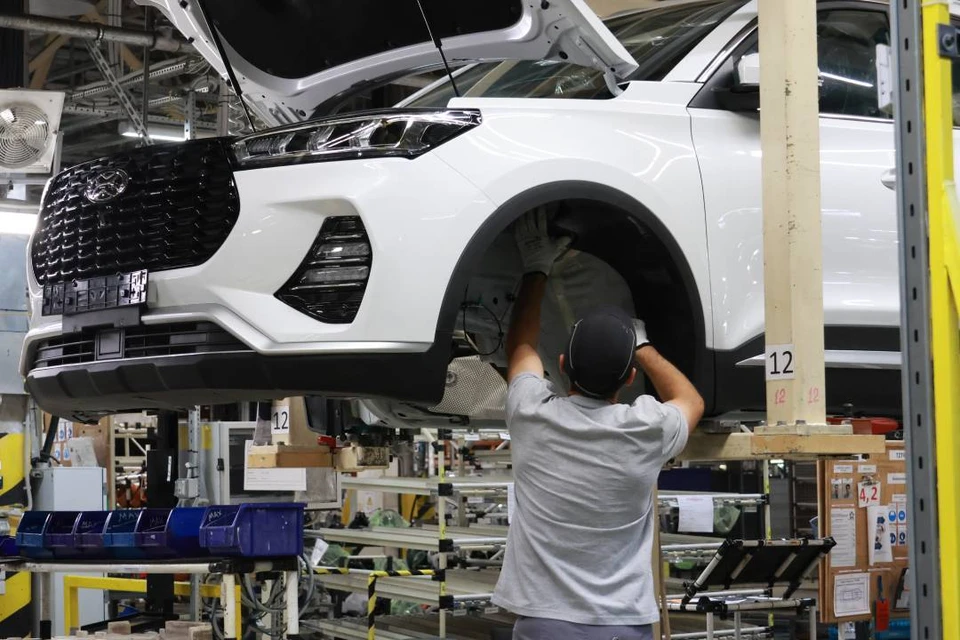 Автозавод возобновил работу.