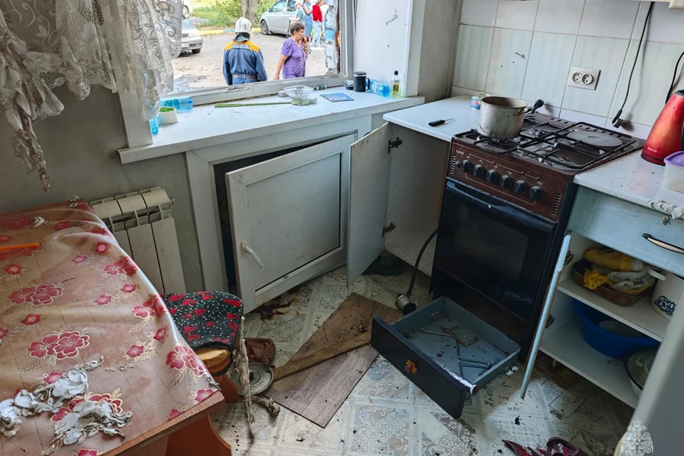 Взрывом выбило окна в квартире
