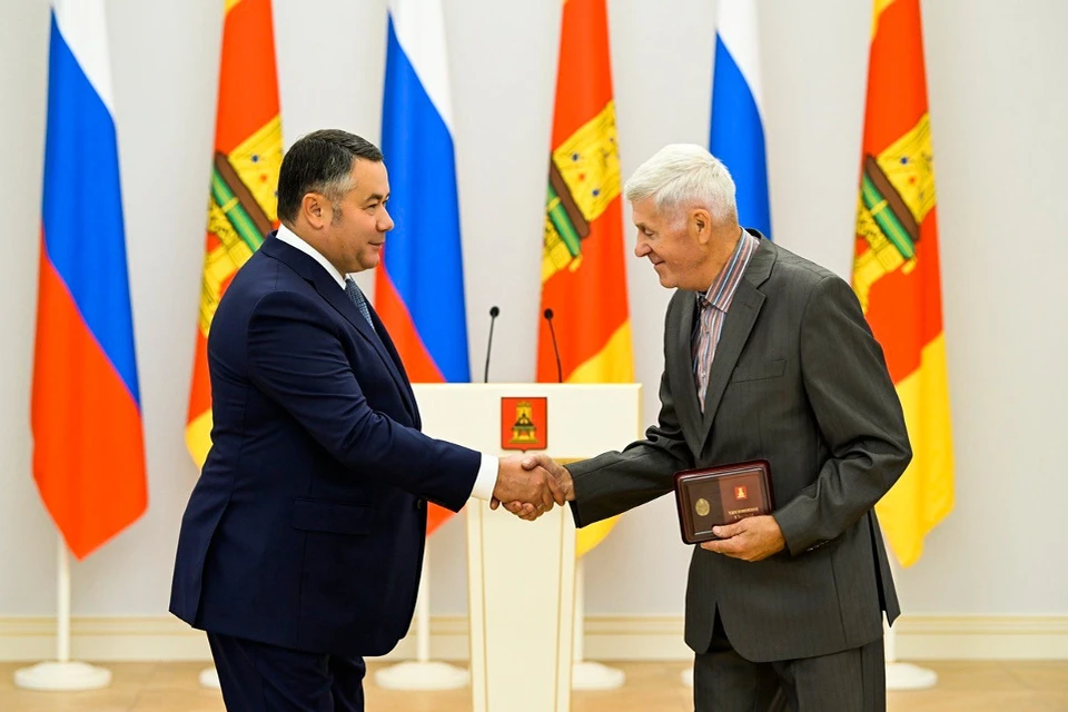 На церемонии вручения наград.