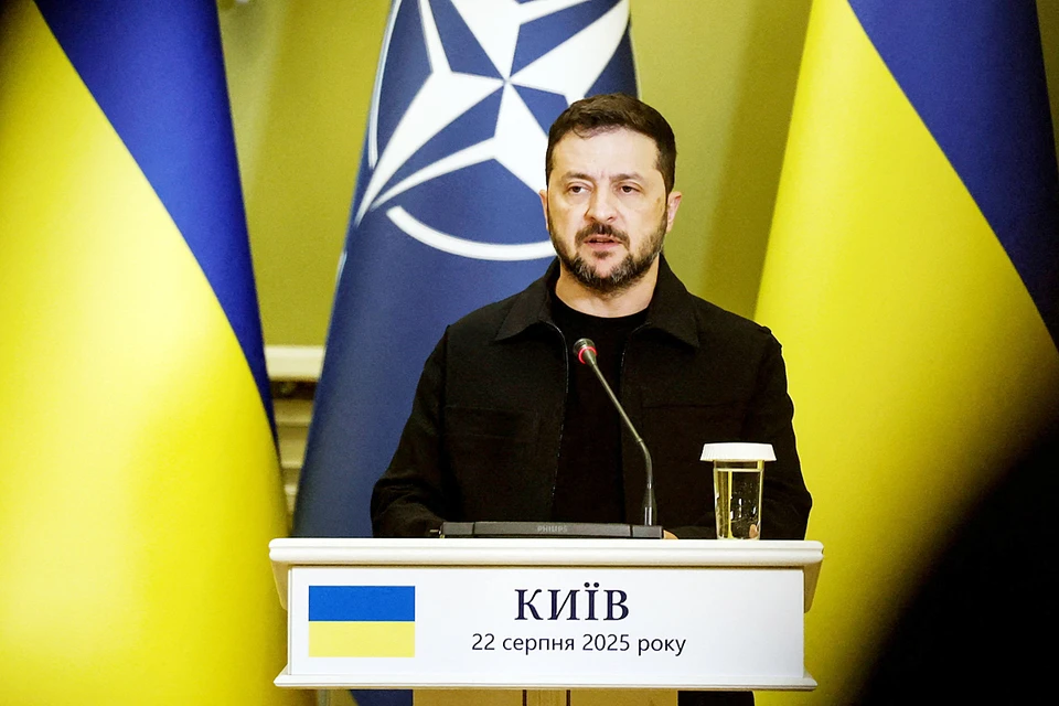 В общем, о чем бы Зеленский ни начинал говорить, все равно заканчивает попрошайничеством