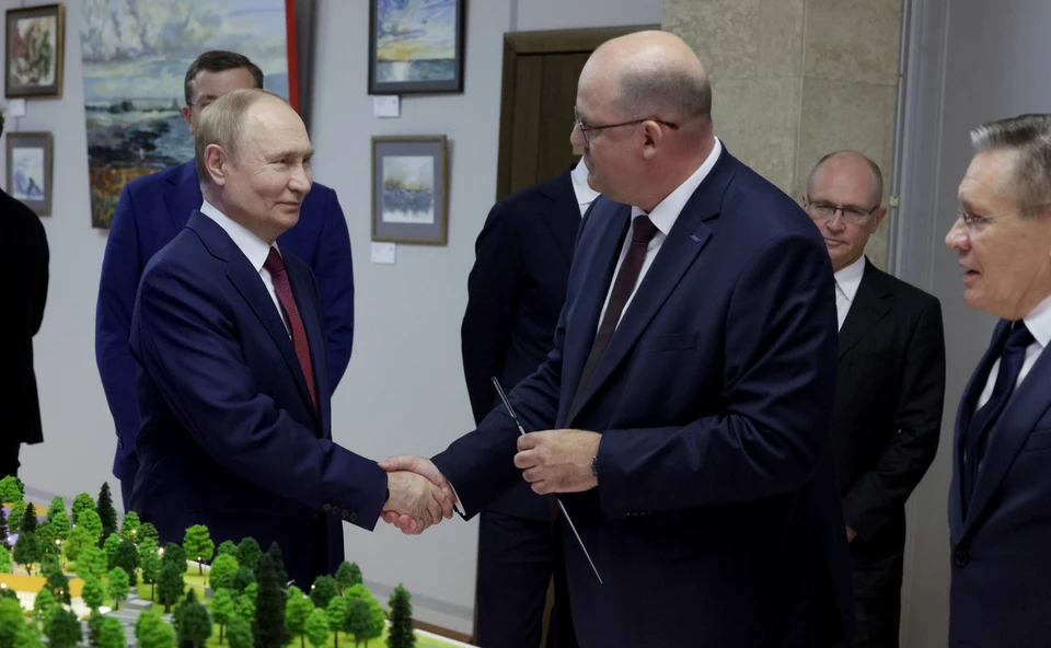 Владимир Путин посетил Саров.
