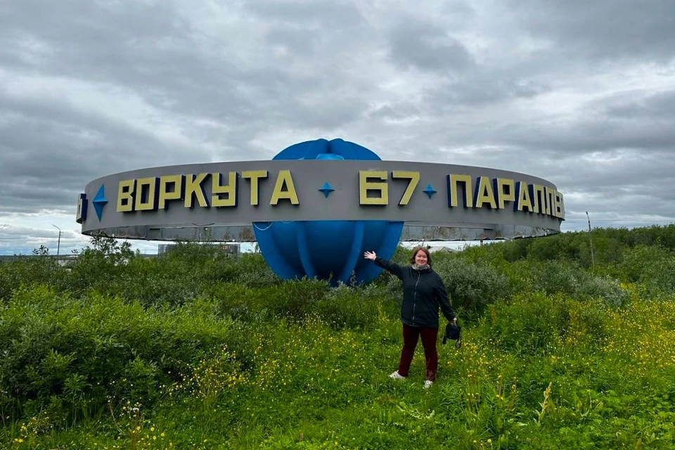 Это знаменитый знак «Воркута 67 параллель», установленный в 1984 году на развязке Аэропорт – Вокзал. Фото автора.