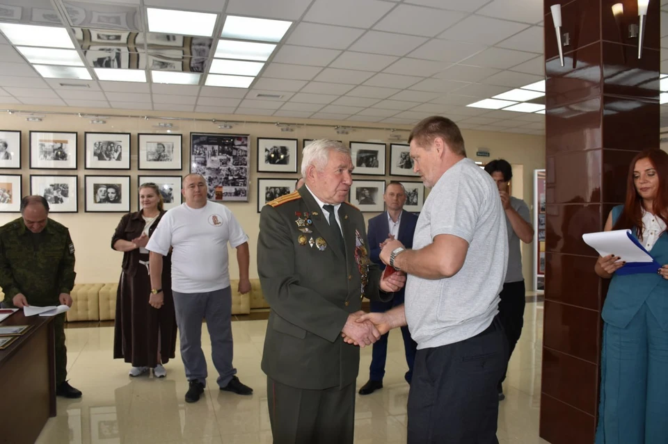Награды получили те, кто встал на защиту рубежей ЛНР в 2014 и 2022 году. ФОТО: Минтопэнерго ЛНР