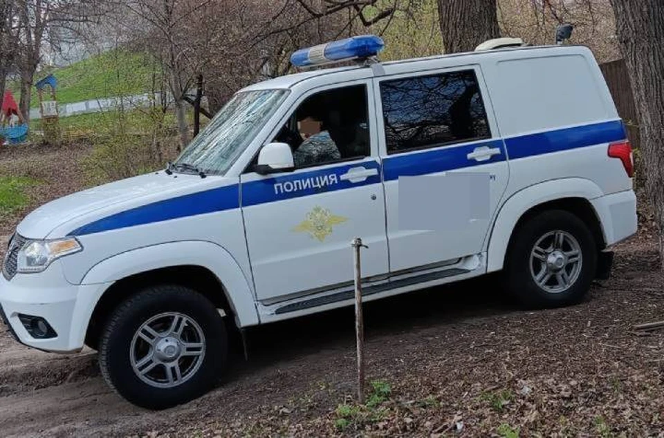 Полицейские разыскивают преступников, заставивших 74-летнюю женщину отдать им 1,29 млн рублей.