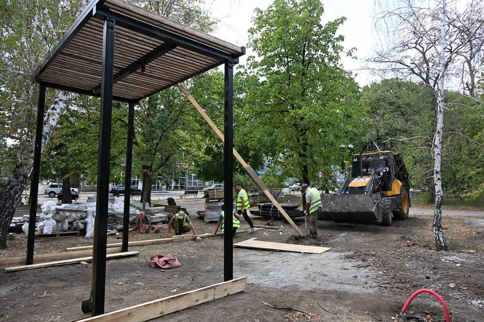 Благоустройство центрального бульвара в Торезе завершат в октябре. Фото: Сайт Главы ДНР