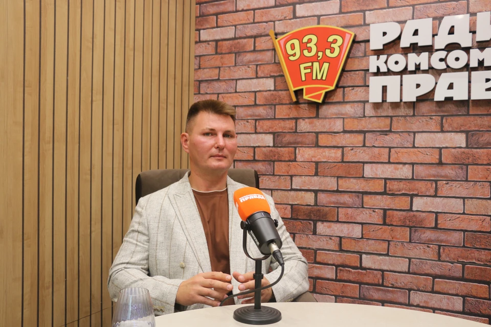 Ректор ТГПУ имени Л.Н. Толстого Константин Подрезов на радио «Комсомольская правда» в Туле.