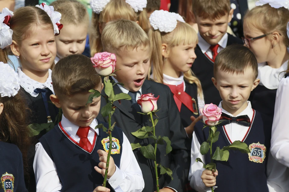1 сентября родителям лучше одеть детей полегче.