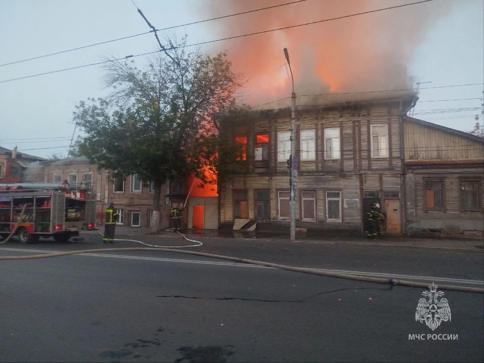 Горят три нежилых дома старого фонда в центре Самары. Фото: ГУ МЧС по Самарской области