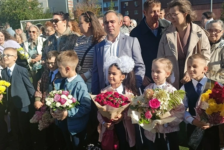 Первый звонок прозвенел для 14 тысяч первоклассников Тюмени