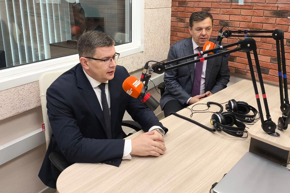 Михаил Кнауб и Сергей Казаков в студии радио «КП-Челябинск».