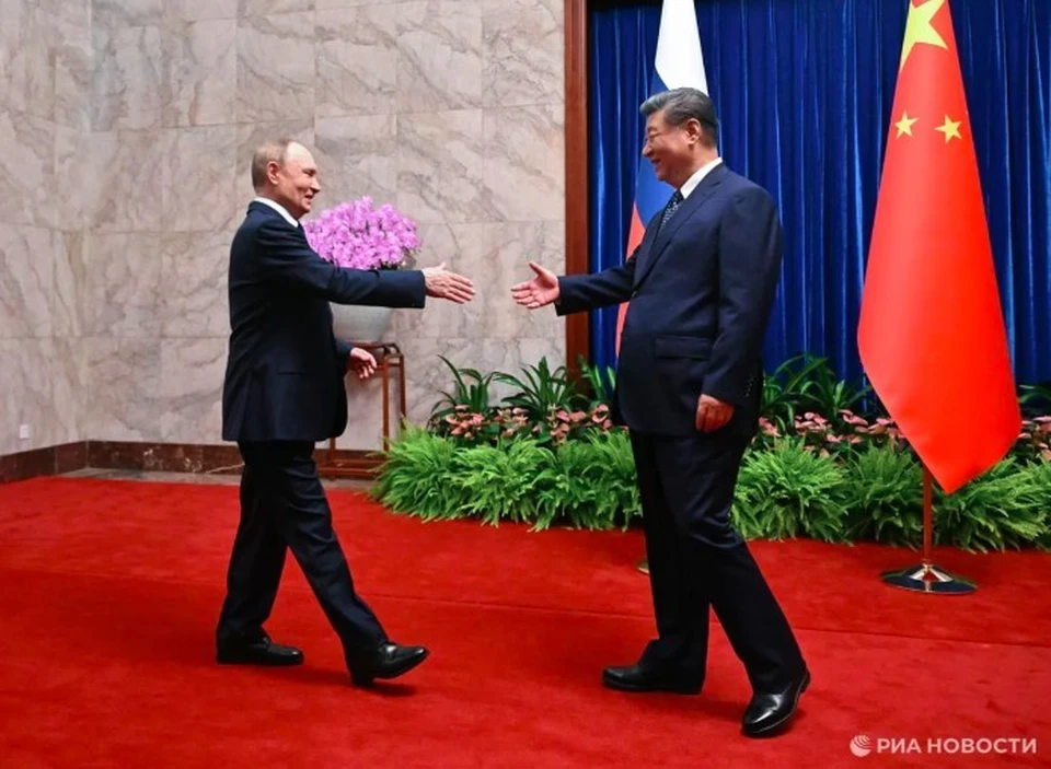 Президент РФ Владимир Путин и председатель Китайской Народной Республики Си Цзиньпин во время встречи в Пекине. РИА Новости / Сергей Бобылев