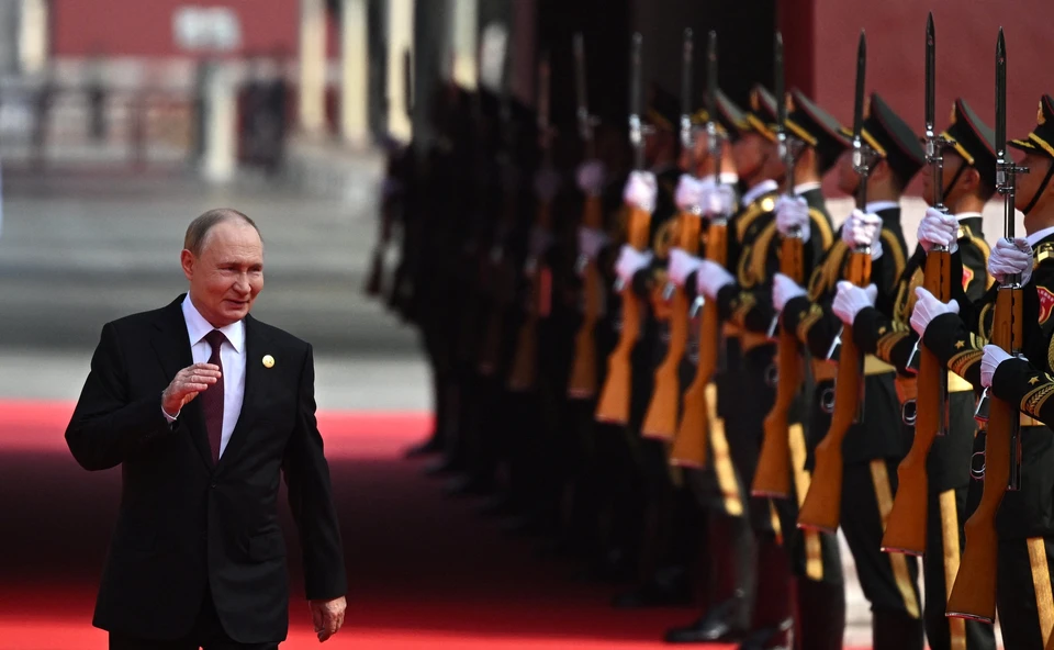 Владимир Путин и Ильхам Алиев поприветствовали друг друга в Пекине