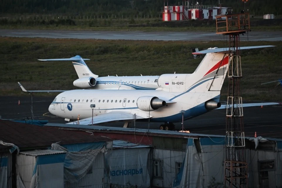 Самолет Ил-76, выполняя рейс из Красноярска в Улан-Удэ, совершил аварийную посадку