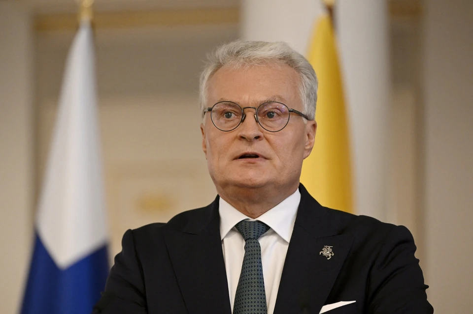 Самолет президента Литвы не смог приземлиться в Вильнюсе: вот что случилось