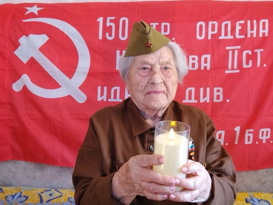 103-летнюю Марию Денисовну Колтакову (Шамаеву) называли "Наше знамя" и "стальная" бабушка России. Фото - архив Ольги Севериной.