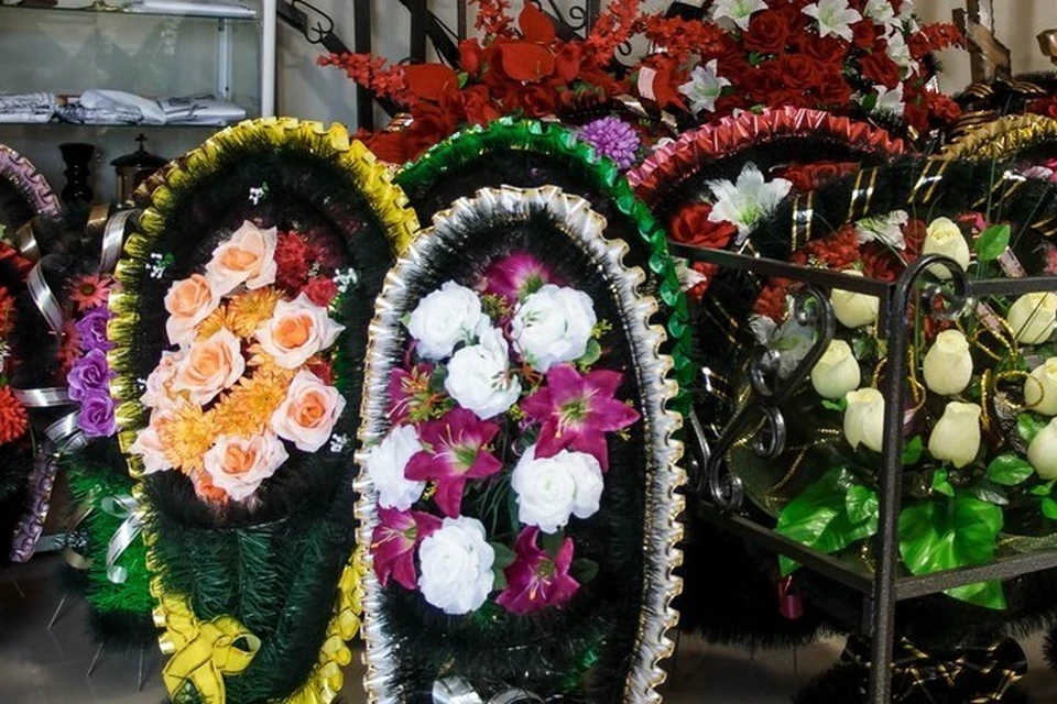 Были повреждены несколько захоронений.