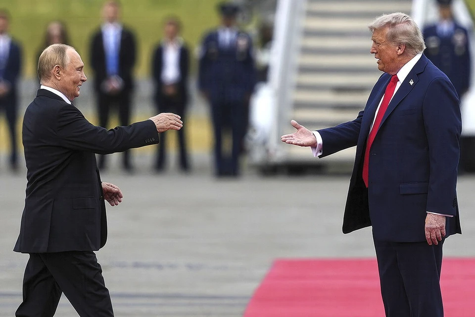 Песков заявил, что разговоры Путина и Трампа непростые. Фото: EAST NEWS/AP/FOTOLINK