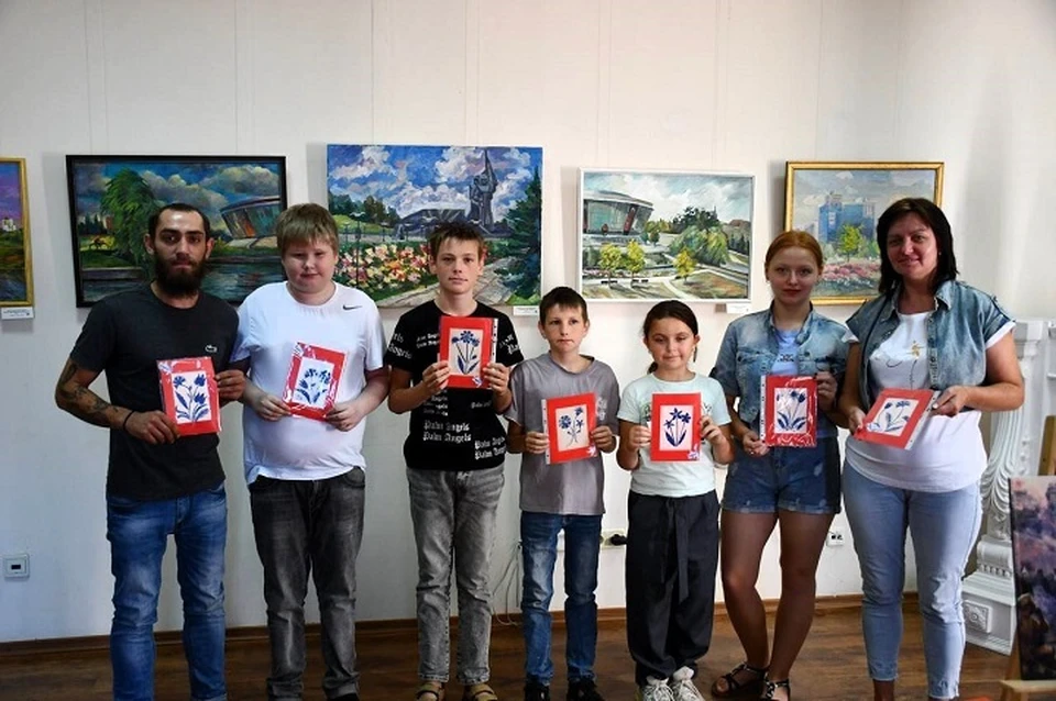 Дети из ДНР создали «Букет победителю» ко Дню освобождения Донбасса. Фото: «Защитники Отечества» в ДНР