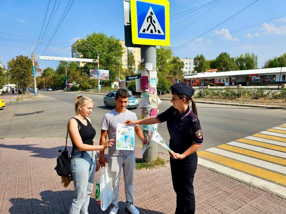 Сотрудники ГИБДД провели профилактическую акцию. ФОТО: УГИБДД МВД по Луганской Народной Республике
