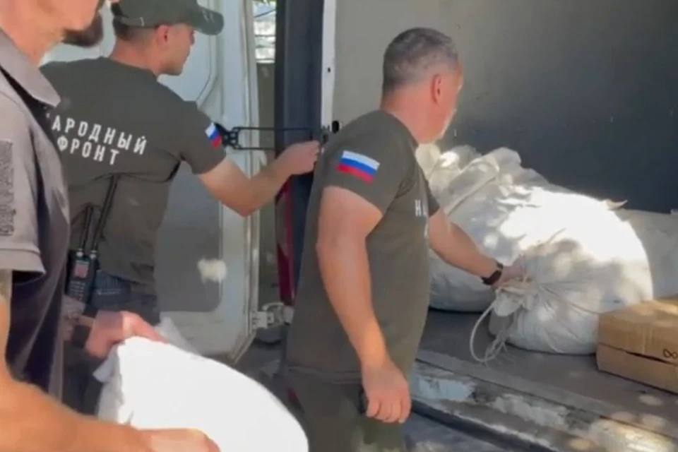 В Каменку-Днепровскую привезли сети для защиты от дронов. Фото: Народный фронт Запорожской области
